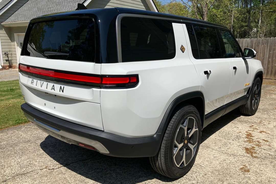 2024 Rivian R1S - Image 4 of 9