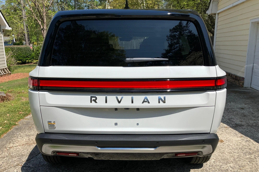 2024 Rivian R1S - Image 5 of 9