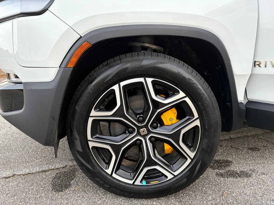 2024 Rivian R1S - Image 18 of 31
