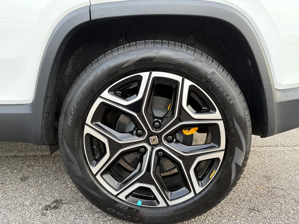 2024 Rivian R1S - Image 19 of 31