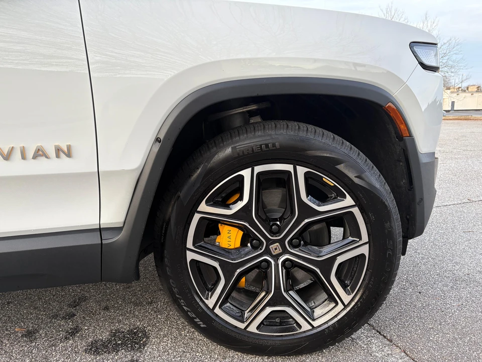 2024 Rivian R1S - Image 21 of 31