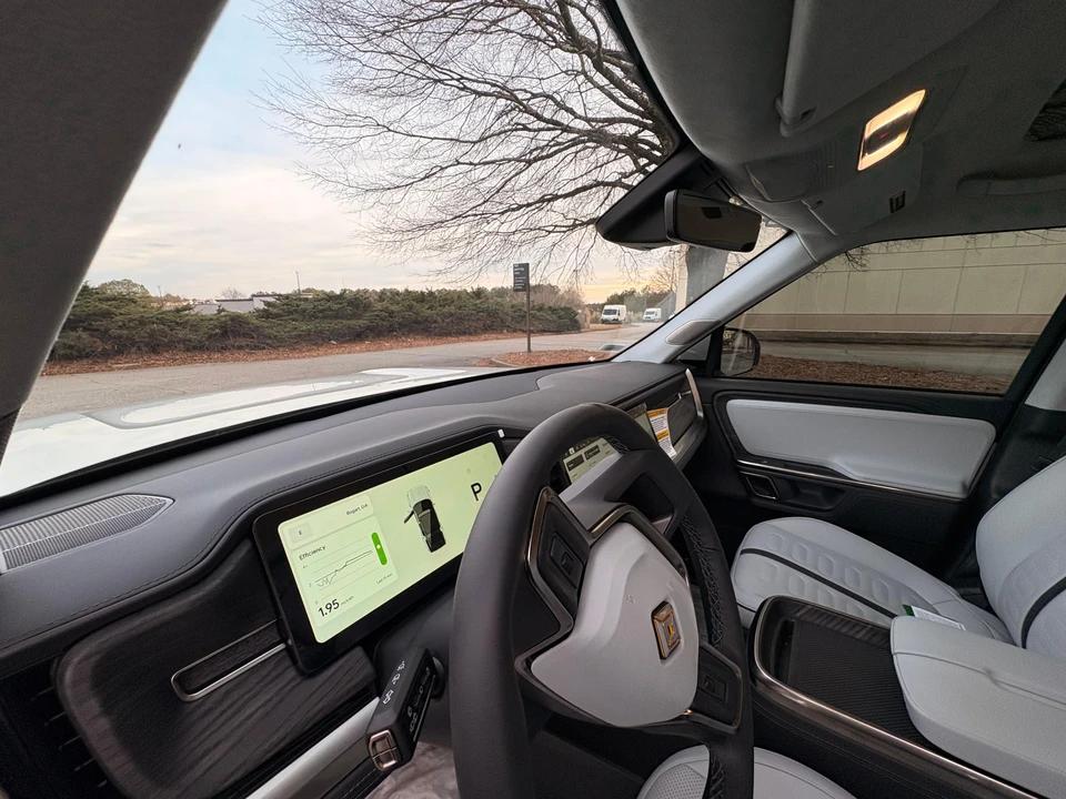 2024 Rivian R1S - Image 31 of 31
