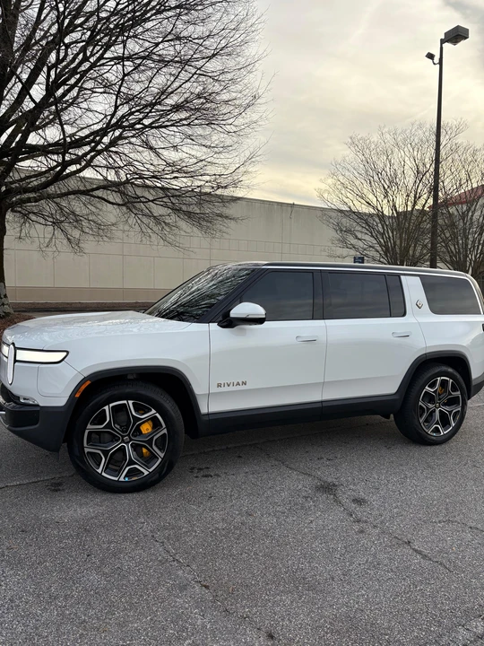 2024 Rivian R1S - Image 7 of 31