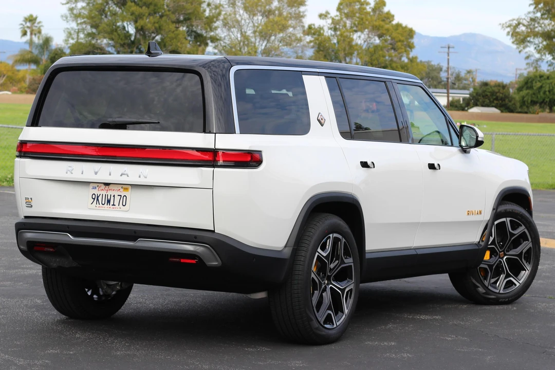 2024 Rivian R1S - Image 4 of 10
