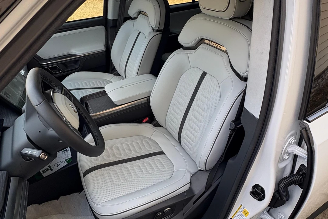 2024 Rivian R1S - Image 23 of 31