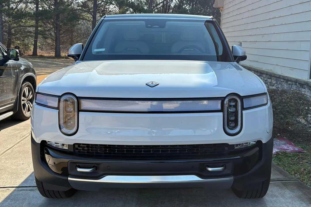 2024 Rivian R1S - Image 2 of 31