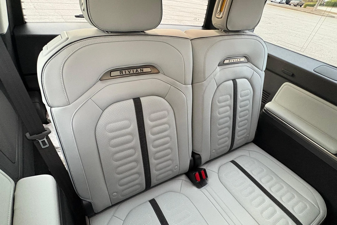 2024 Rivian R1S - Image 28 of 31