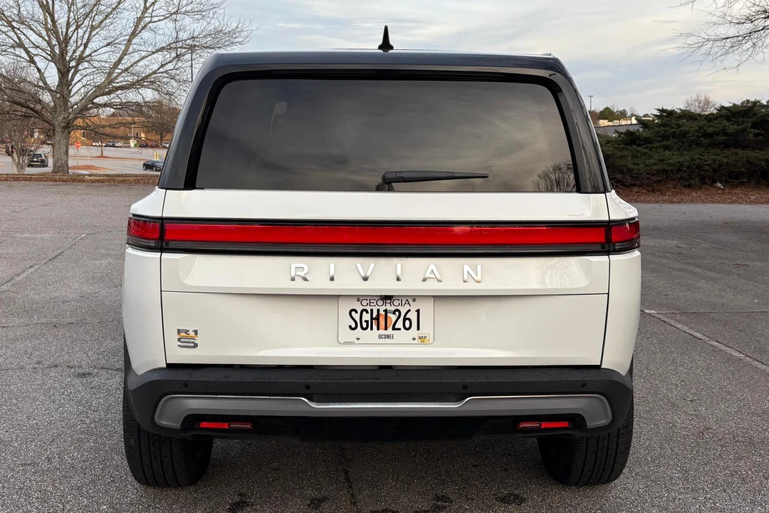 2024 Rivian R1S - Image 5 of 31