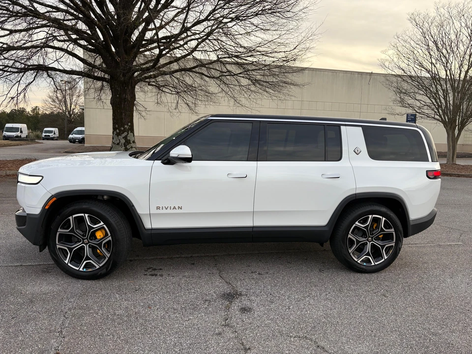 2024 Rivian R1S - Image 8 of 31