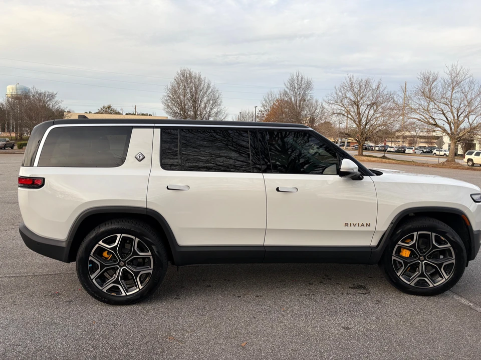 2024 Rivian R1S - Image 12 of 31