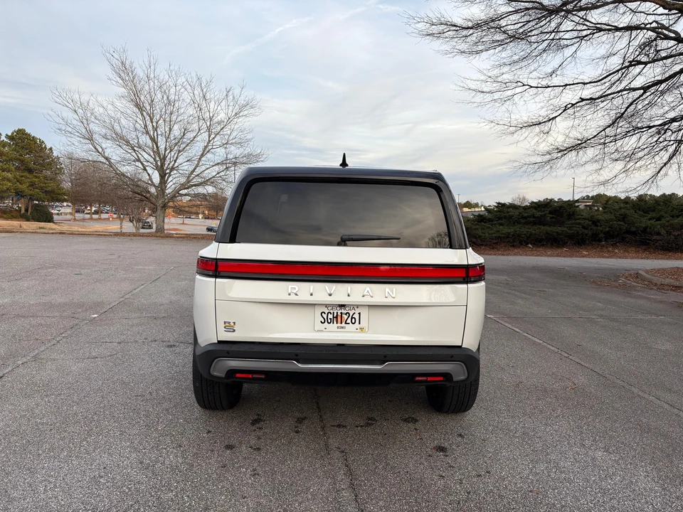 2024 Rivian R1S - Image 10 of 31