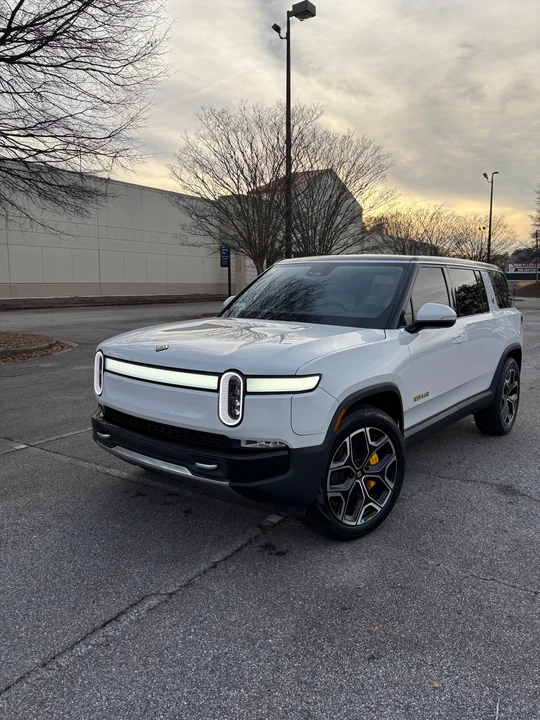 2024 Rivian R1S - Image 6 of 31