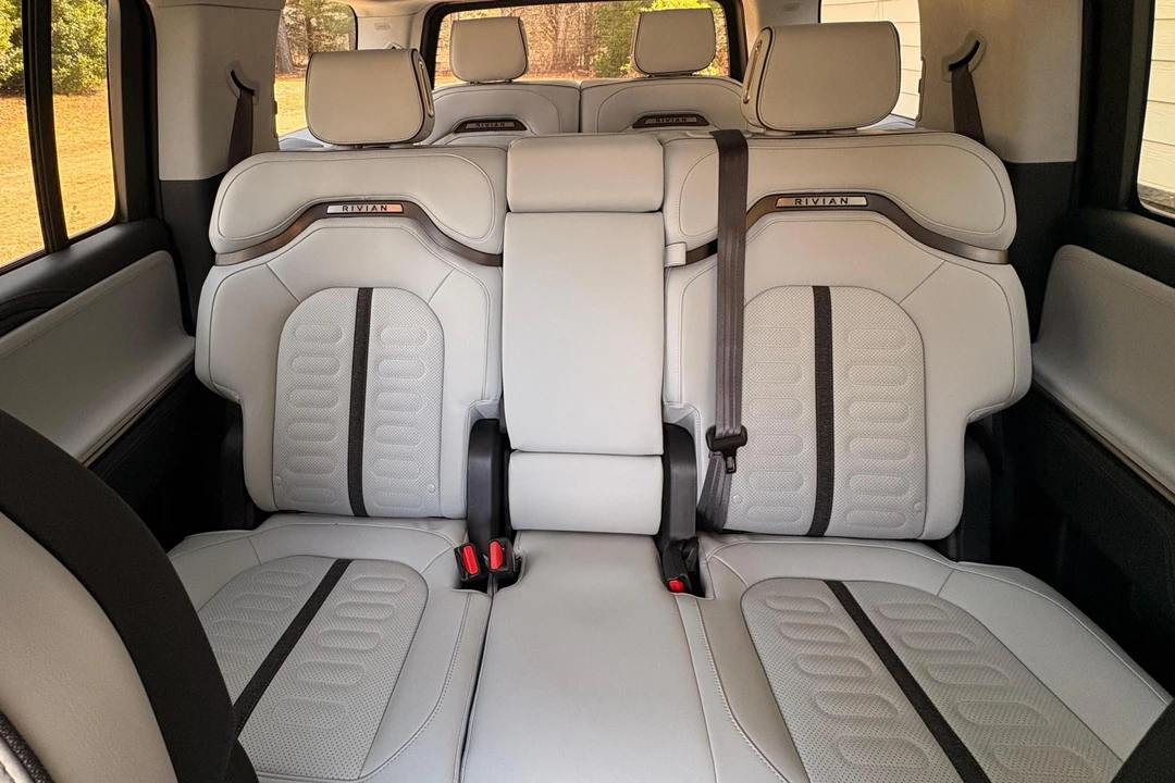 2024 Rivian R1S - Image 24 of 31