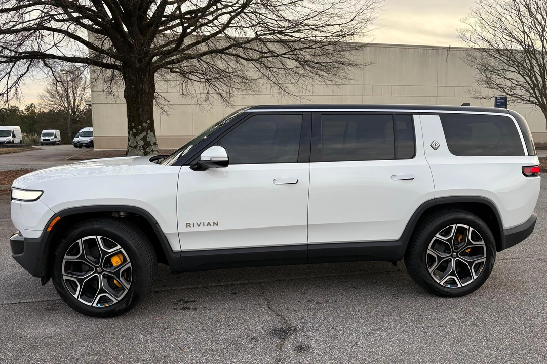 2024 Rivian R1S - Image 3 of 31