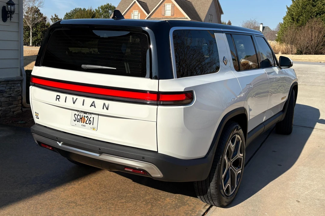2024 Rivian R1S - Image 4 of 31