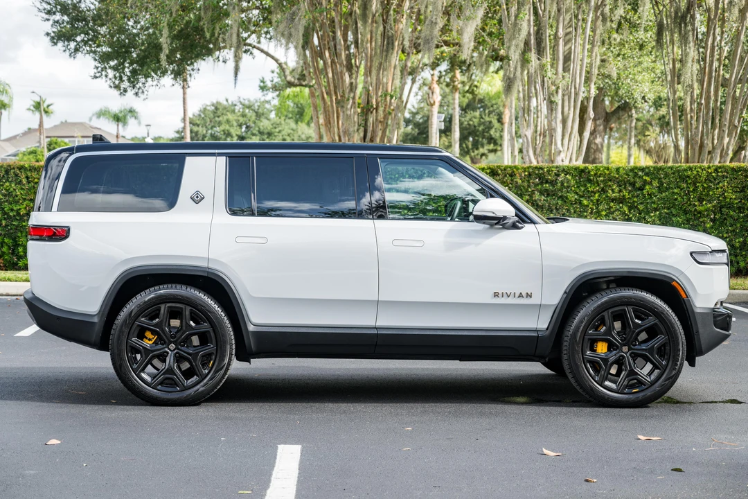 2024 Rivian R1S - Image 8 of 31