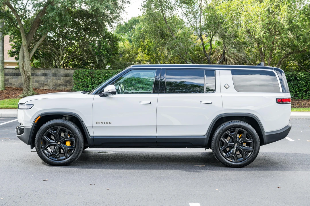 2024 Rivian R1S - Image 3 of 31