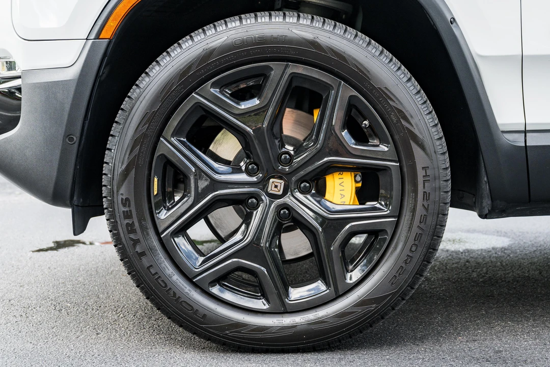 2024 Rivian R1S - Image 23 of 31