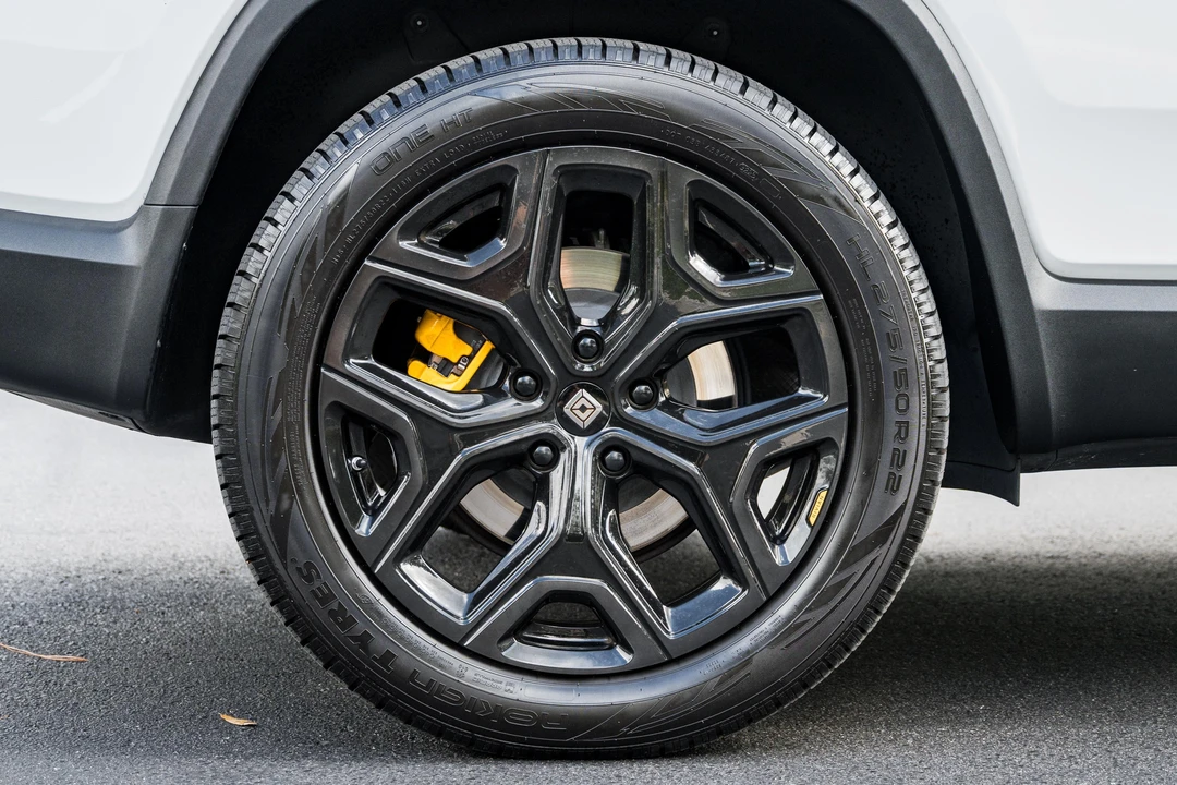 2024 Rivian R1S - Image 25 of 31