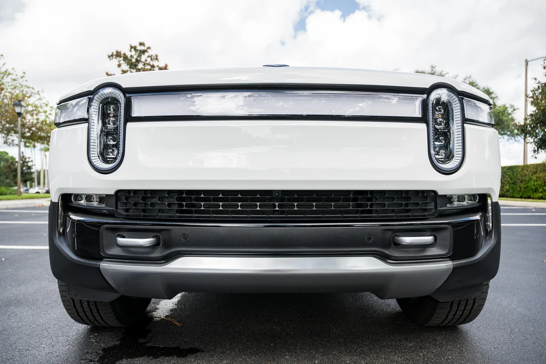 2024 Rivian R1S - Image 10 of 31