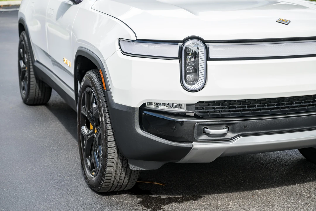 2024 Rivian R1S - Image 9 of 31