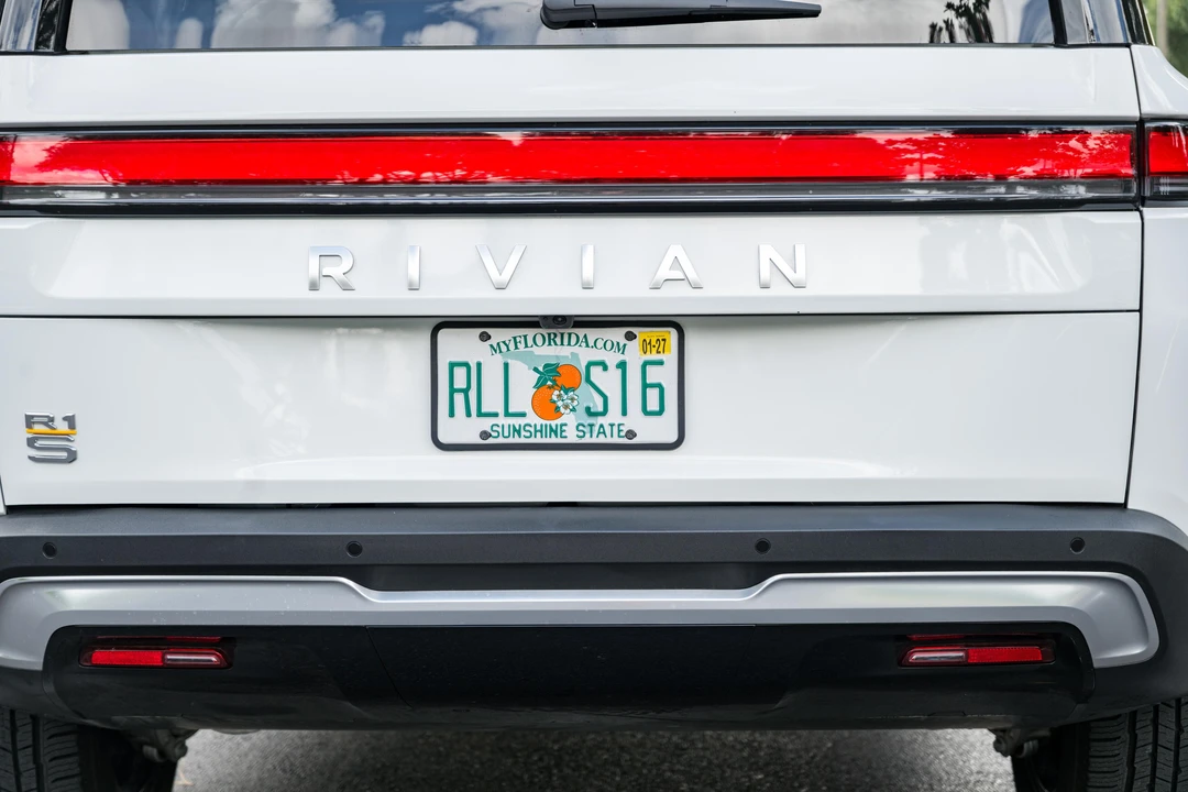 2024 Rivian R1S - Image 17 of 31