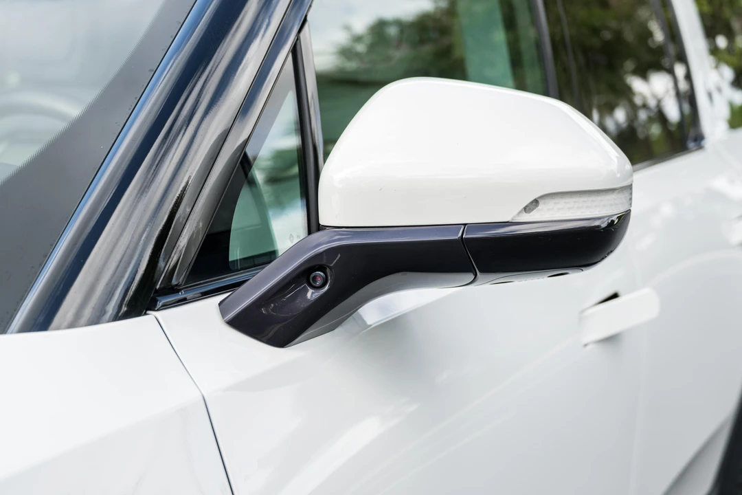 2024 Rivian R1S - Image 12 of 31