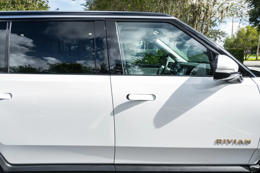 2024 Rivian R1S - Image 20 of 31