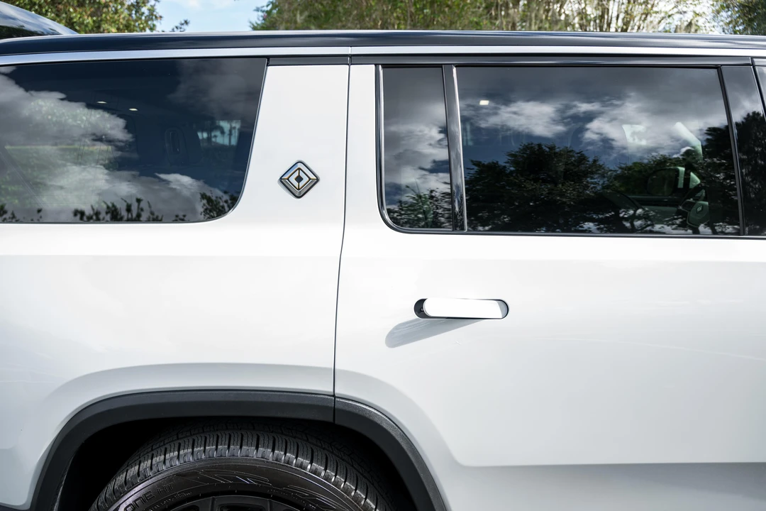 2024 Rivian R1S - Image 19 of 31