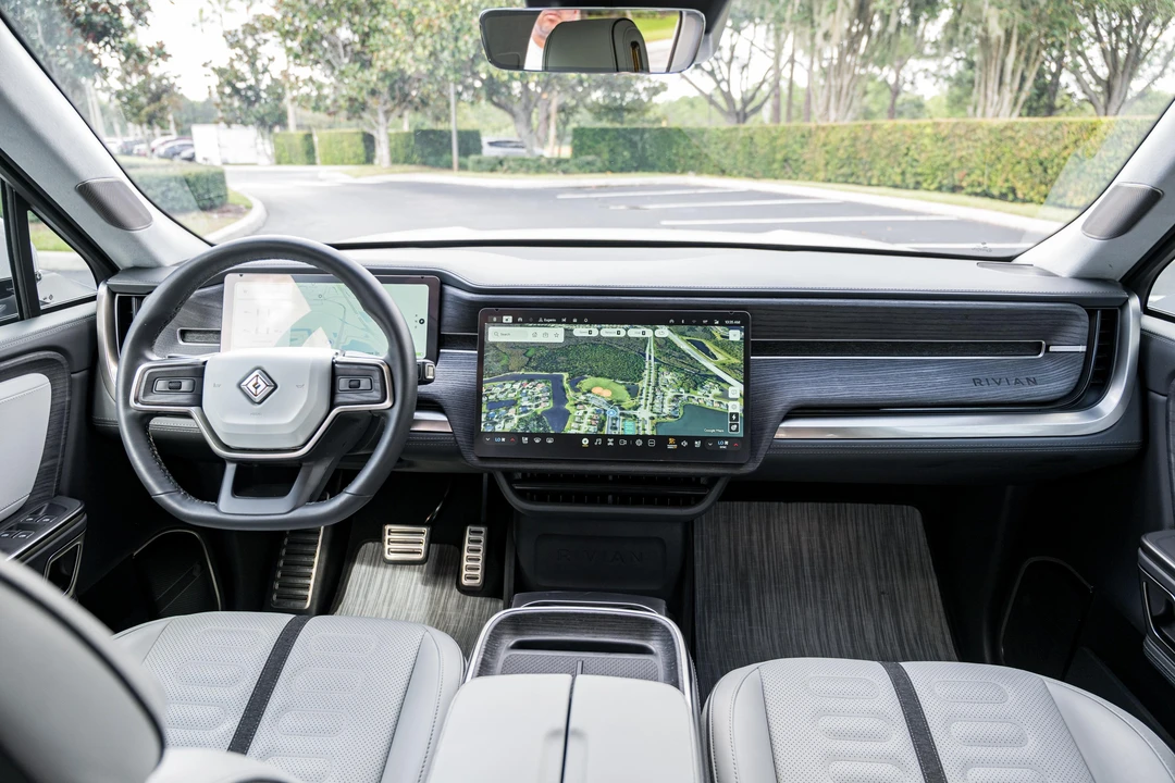 2024 Rivian R1S - Image 27 of 31