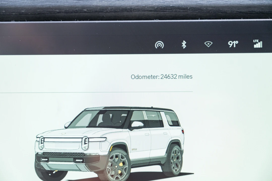 2024 Rivian R1S - Image 30 of 31