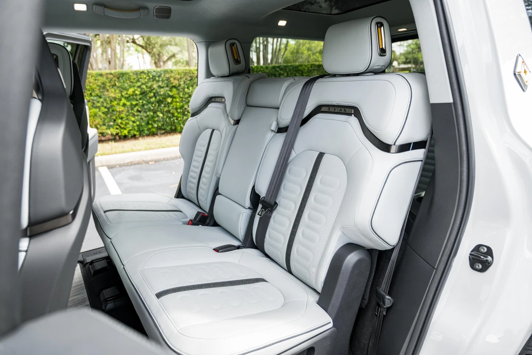 2024 Rivian R1S - Image 29 of 31