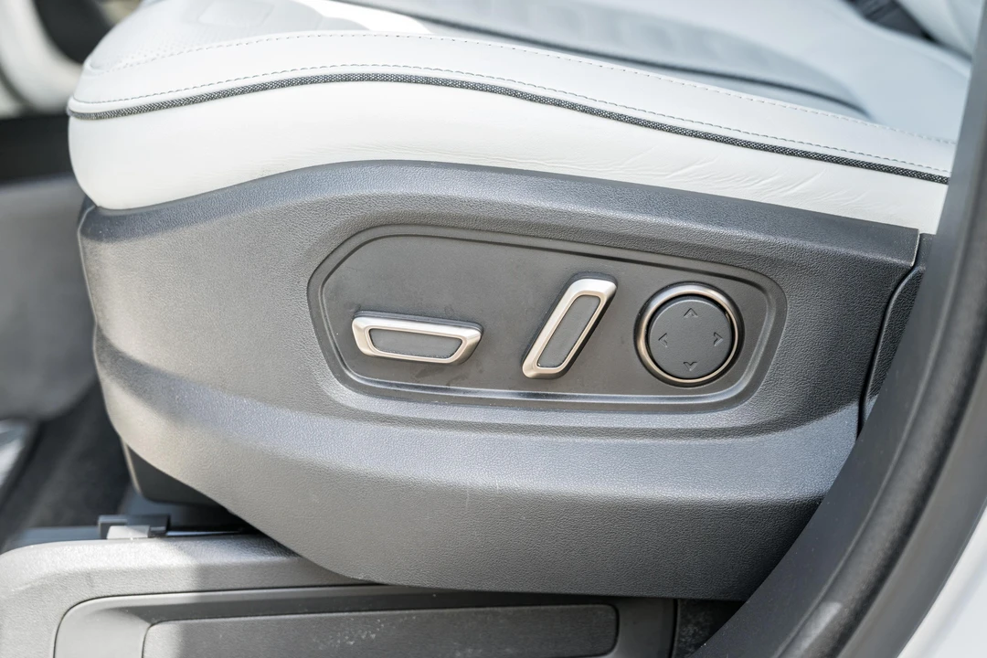 2024 Rivian R1S - Image 31 of 31