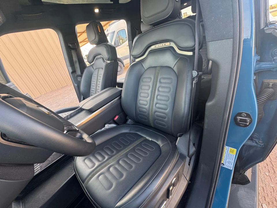 2024 Rivian R1S - Image 26 of 31