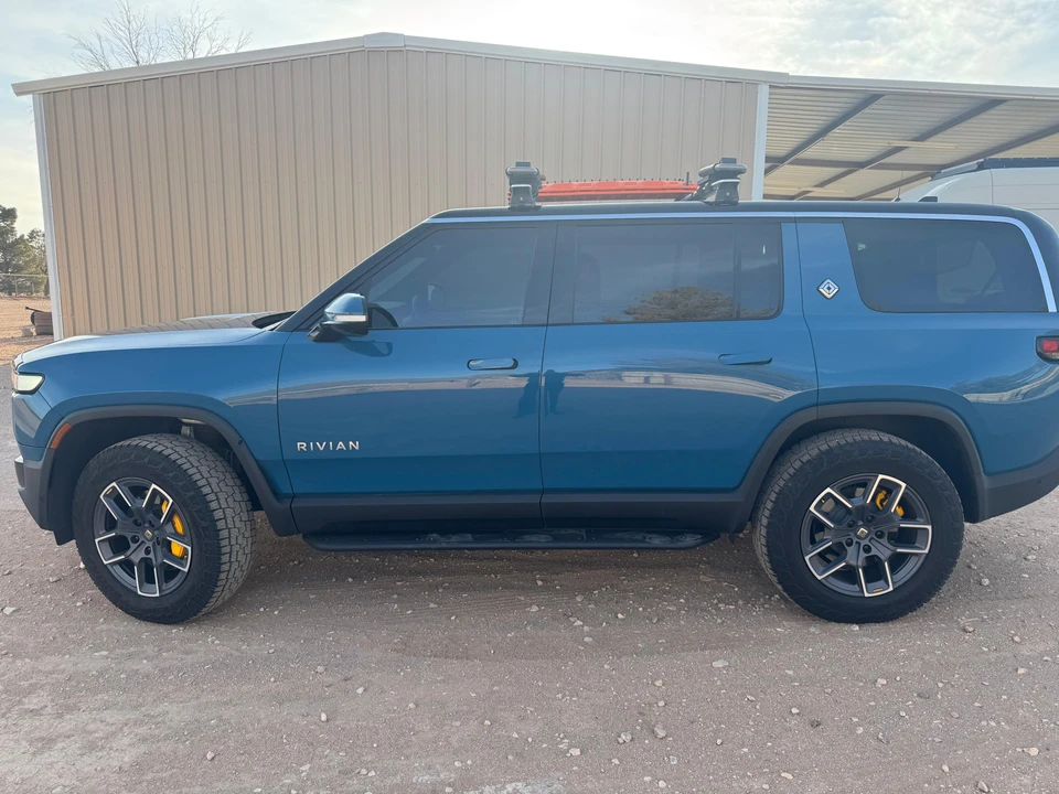 2024 Rivian R1S - Image 16 of 31