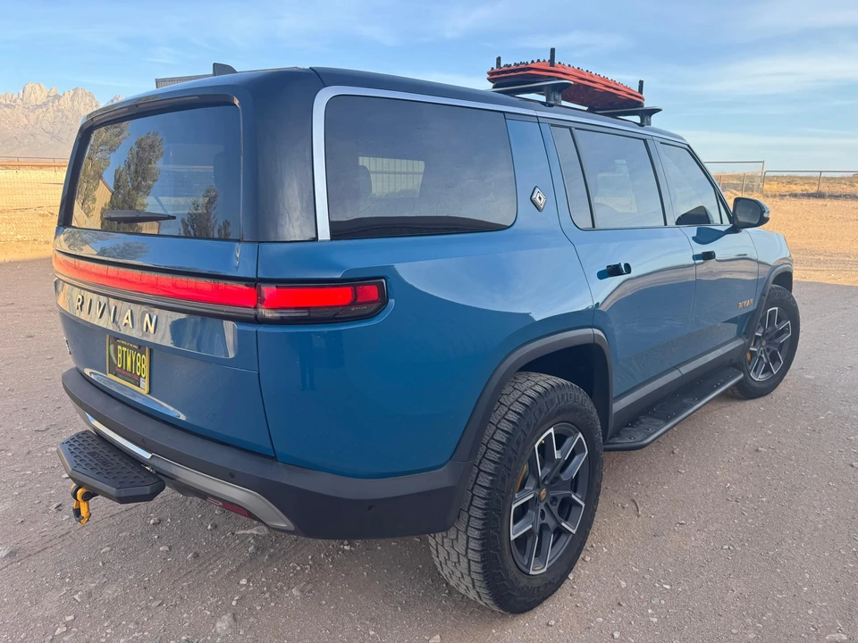 2024 Rivian R1S - Image 11 of 31