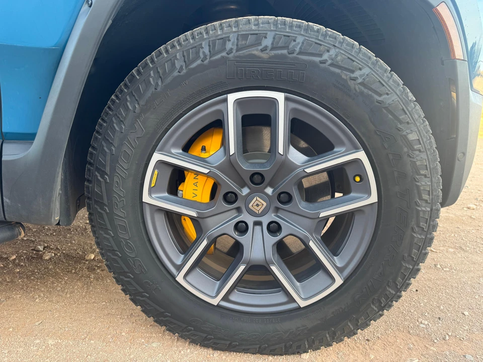 2024 Rivian R1S - Image 21 of 31