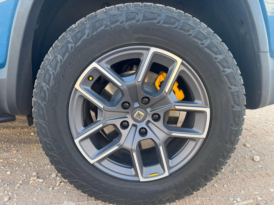 2024 Rivian R1S - Image 19 of 31