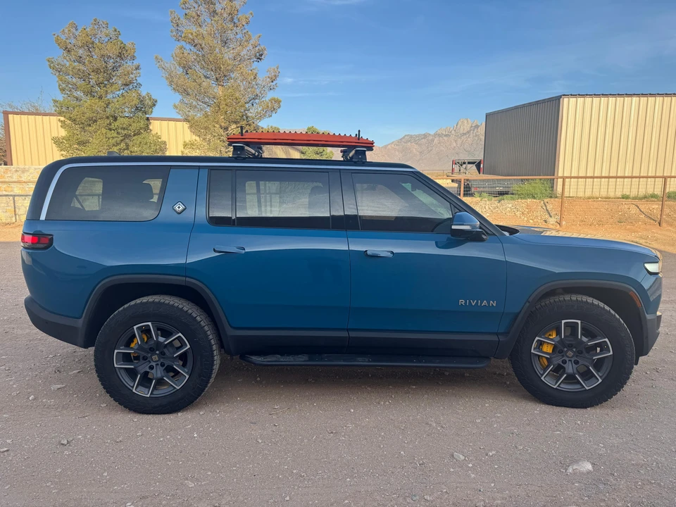 2024 Rivian R1S - Image 12 of 31
