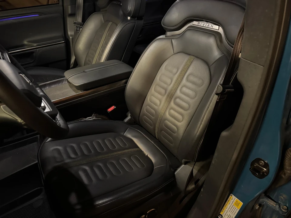 2024 Rivian R1S - Image 27 of 31