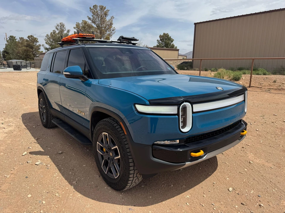 2024 Rivian R1S - Image 14 of 31