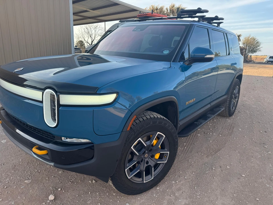 2024 Rivian R1S - Image 15 of 31