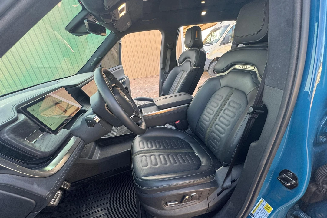 2024 Rivian R1S - Image 23 of 31