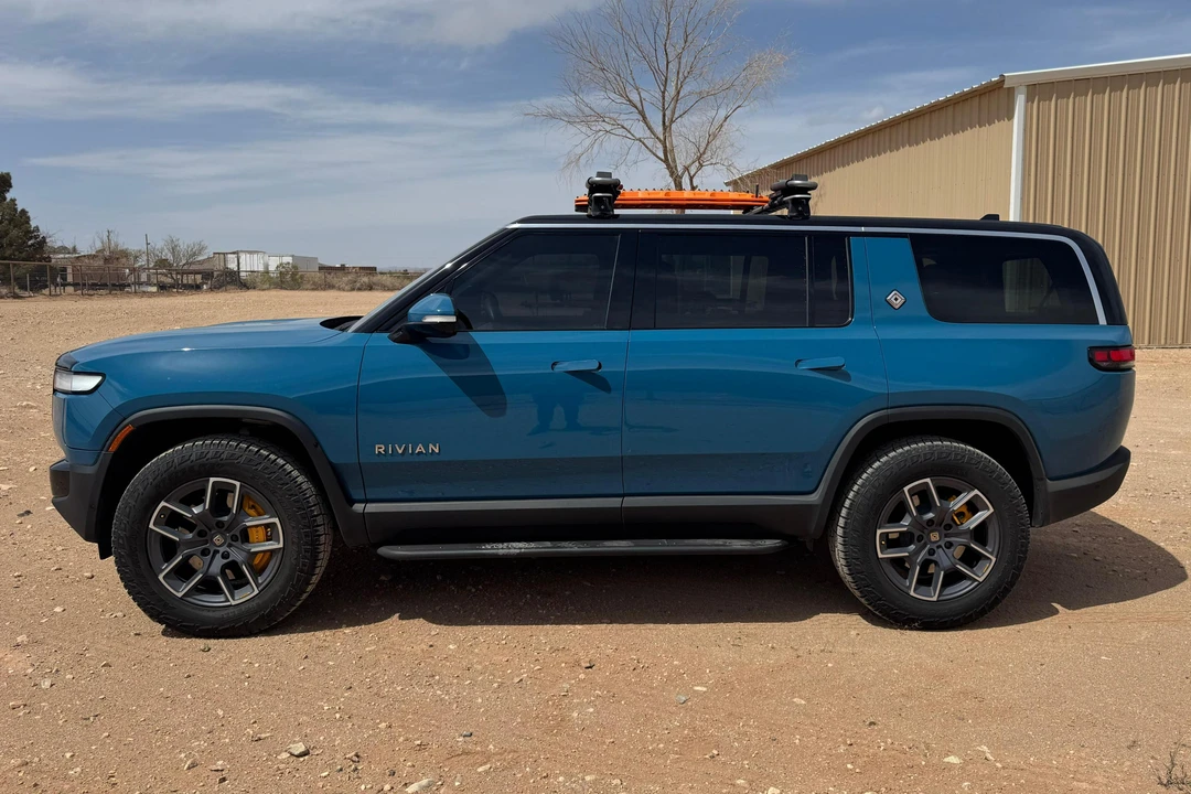 2024 Rivian R1S - Image 3 of 31