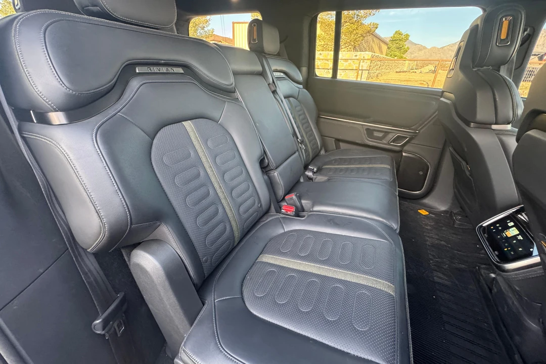 2024 Rivian R1S - Image 24 of 31