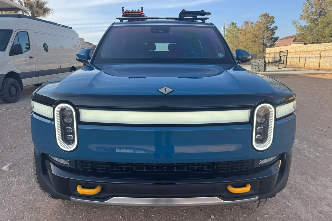 2024 Rivian R1S - Image 2 of 31