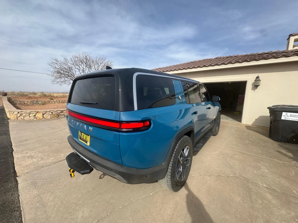 2024 Rivian R1S - Image 10 of 31