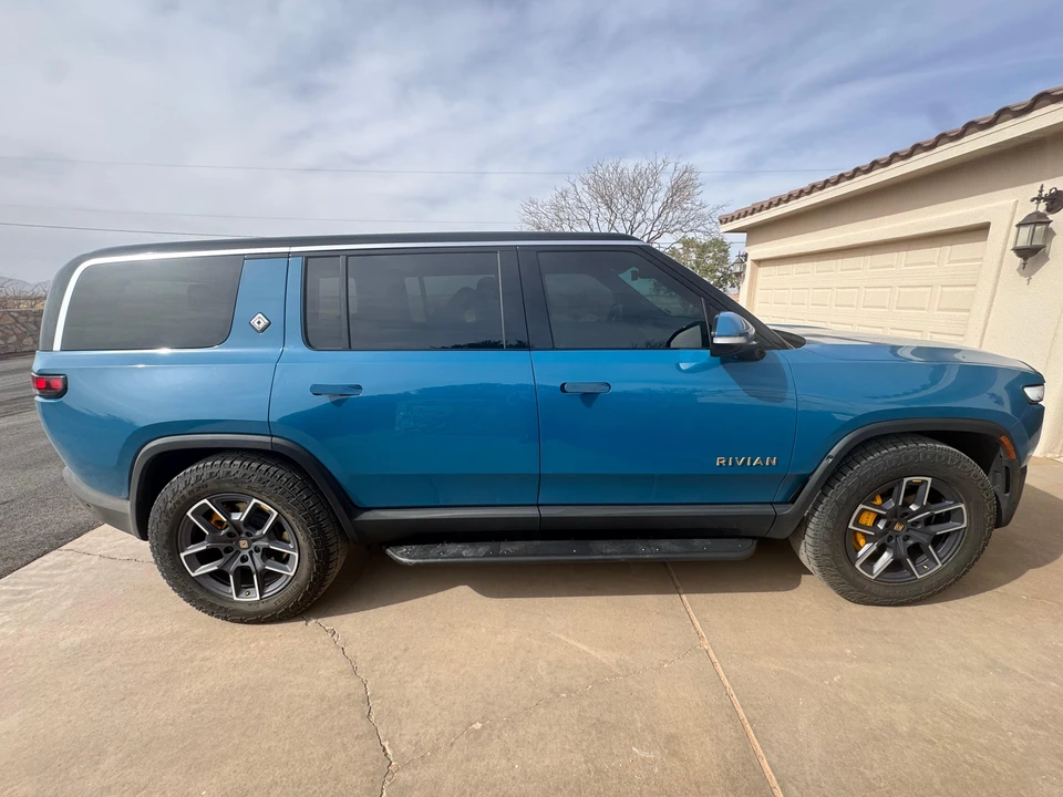 2024 Rivian R1S - Image 9 of 31