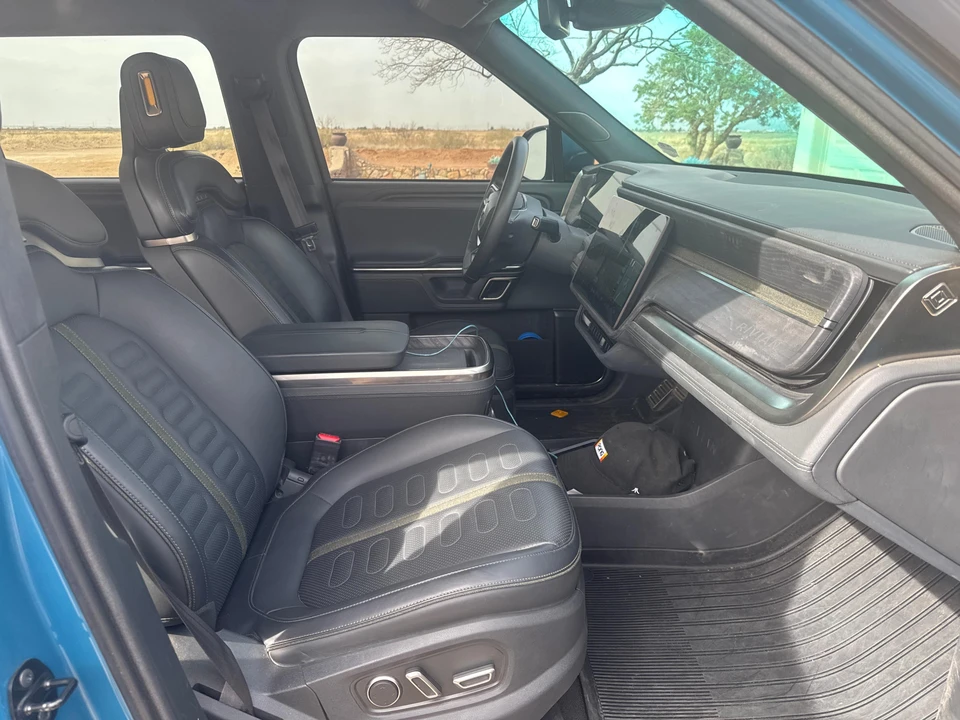 2024 Rivian R1S - Image 31 of 31