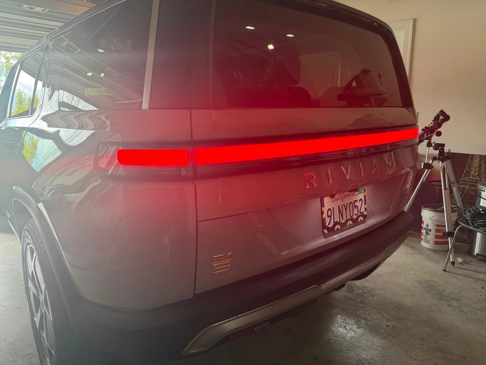 2024 Rivian R1S - Image 18 of 31